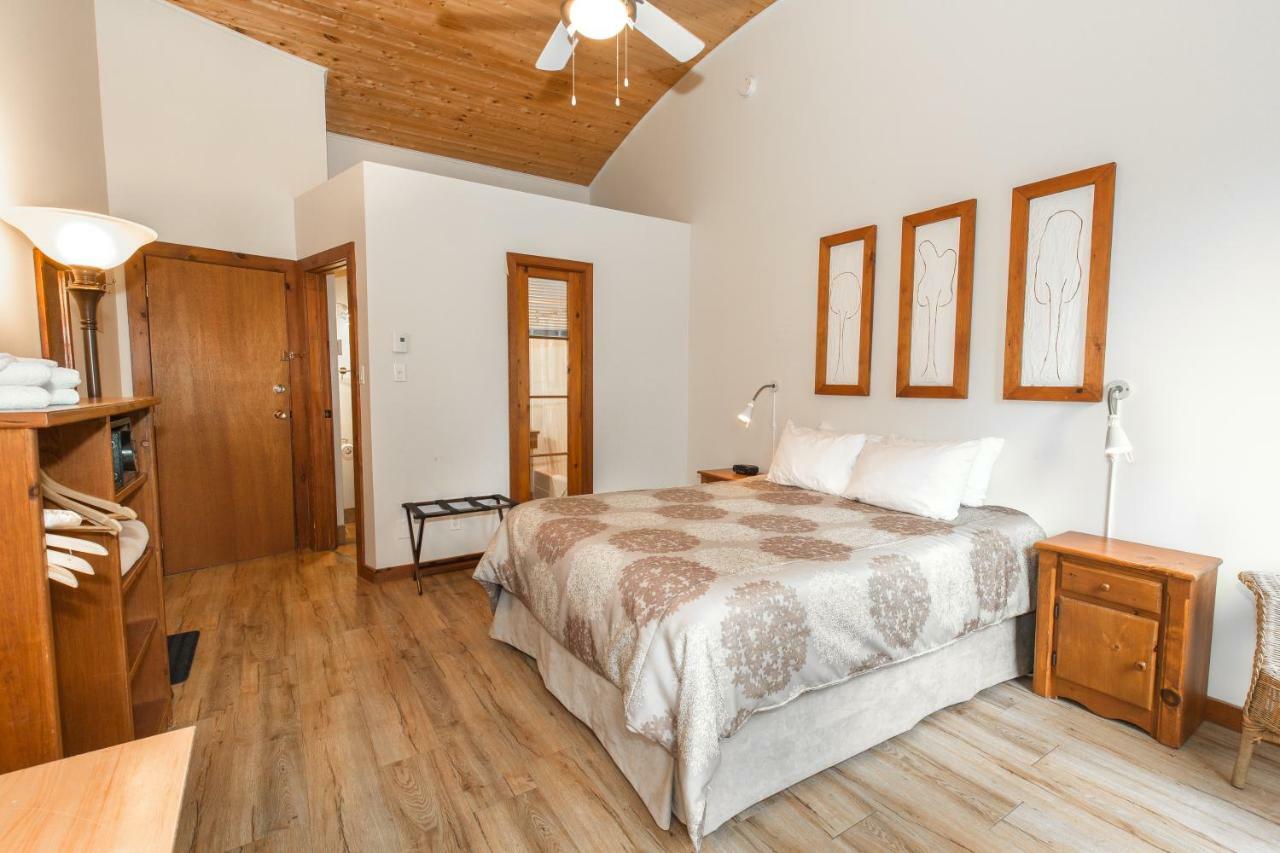 La Petite Auberge De Jouvence Magog Exterior foto