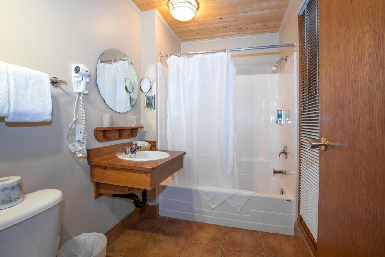 La Petite Auberge De Jouvence Magog Exterior foto